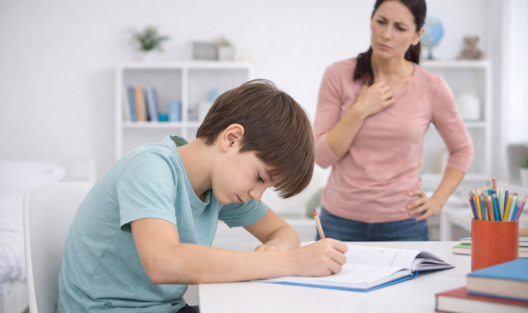 Semne ca copilul tau are probleme de postura